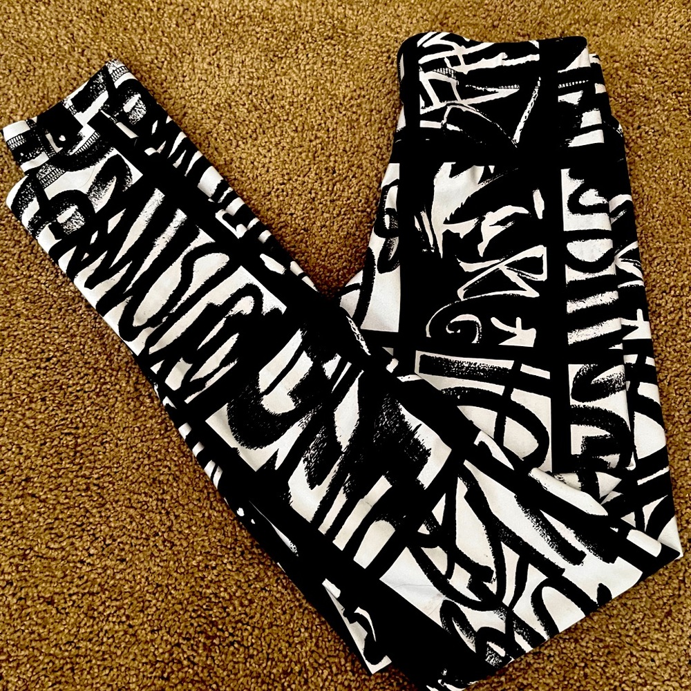 Black and white Womens XS Terez leggings.